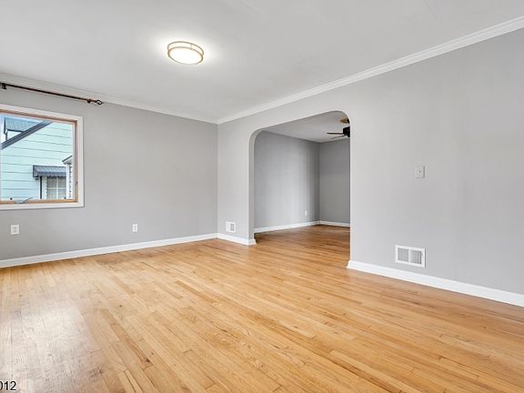 4th image of 823 Pinewood Rd