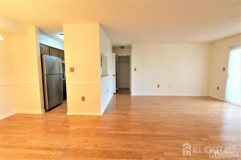 1 bed, 1.0 bath, $1,850 — Photo 3