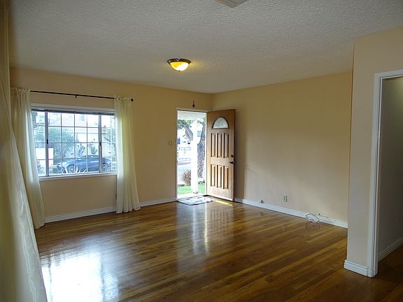 4th image of 5840 Lasaine Ave