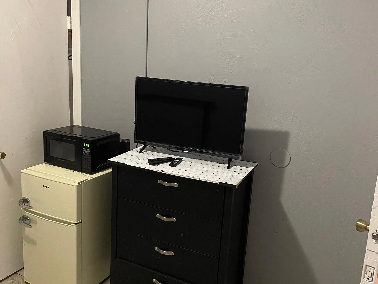 Studio, 10000 sqft, $1,400 — Photo 2