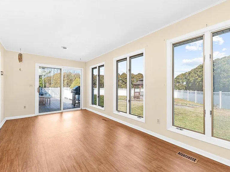 300 Old York Rd — Photo 15