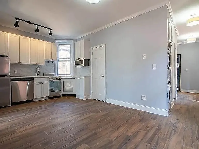34 1/2 Saint Marks Pl #11 — Photo 4