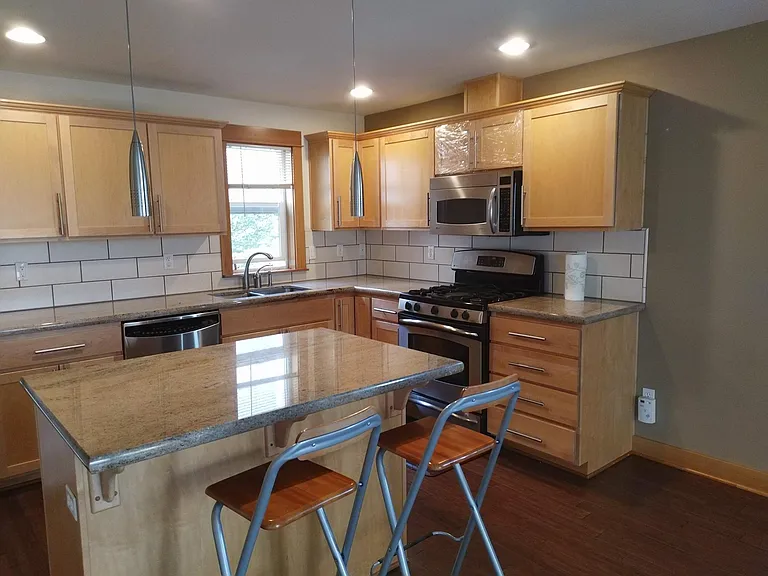 4517A 8th Ave NE #A — Photo 8