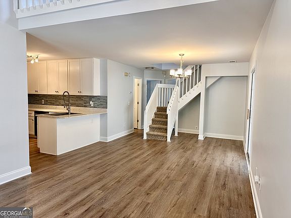 4th image of 2651 Saint Charles Ln NW