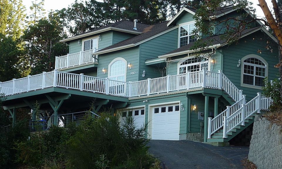 980 Ivy Lane