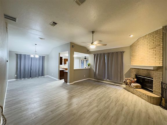 5th image of 1006 Meadowbend Dr