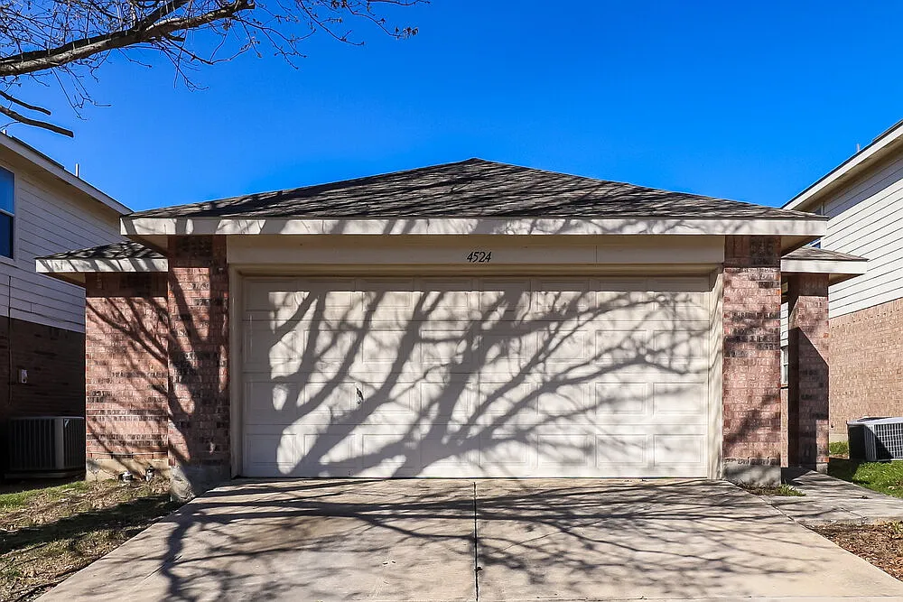 3 bed, 2.0 bath, 1556 sqft, $2,065 — Photo 1