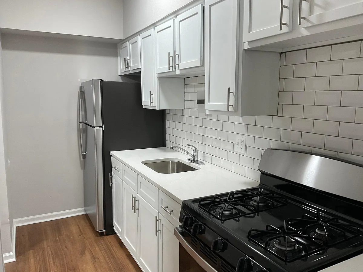 Building Photo - 6209 S Greenwood Ave #103