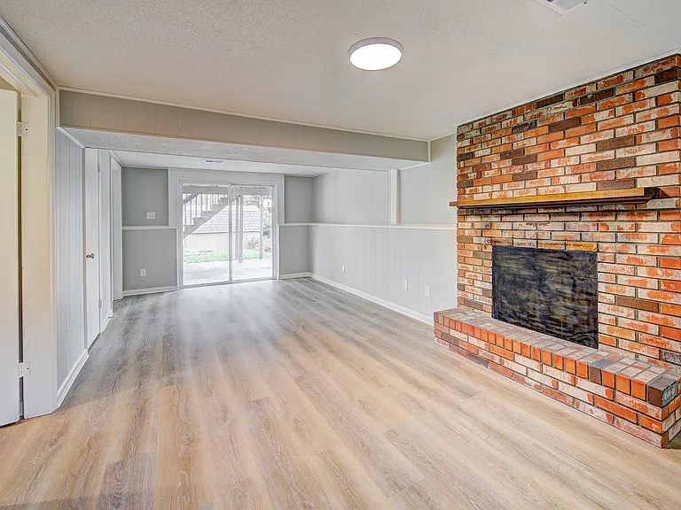 6910 NW Belvidere Pkwy — Photo 9