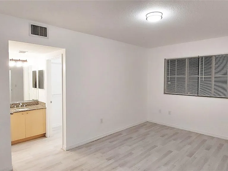 2501 Centergate Dr #203 — Photo 17