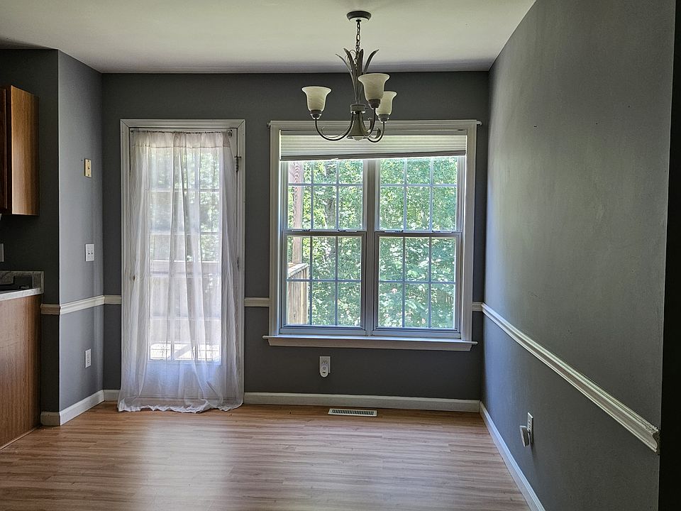 Kitchen - eating area