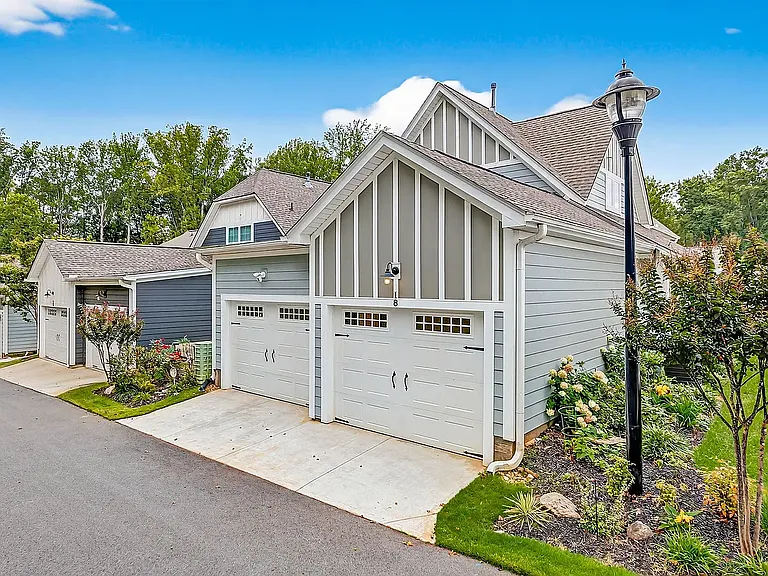 18 Cottage Knoll Cir — Photo 40
