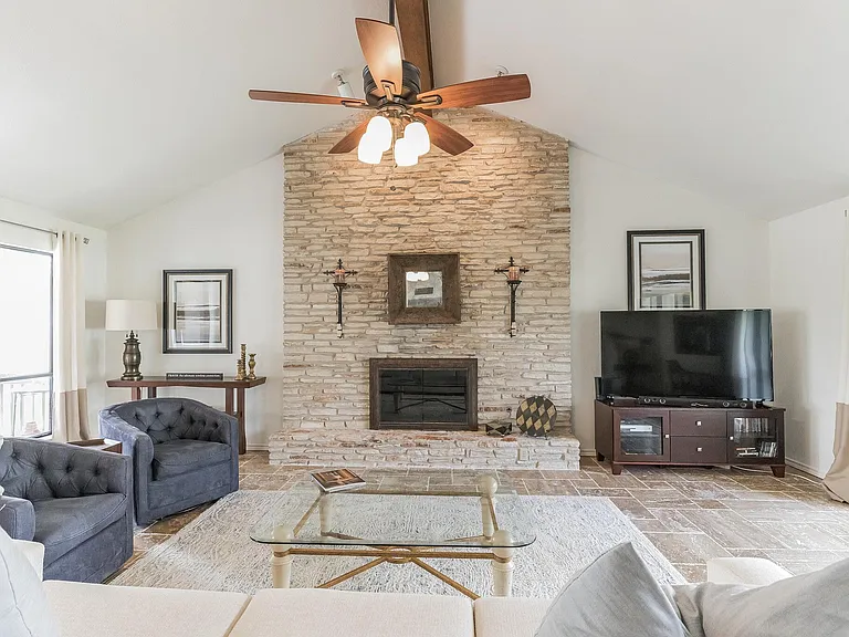 1353 Lost Creek Blvd — Photo 8