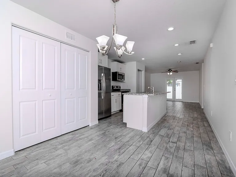 6235 S Adelia Ave — Photo 8