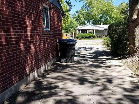 5th image of 1424 E Winder Ln