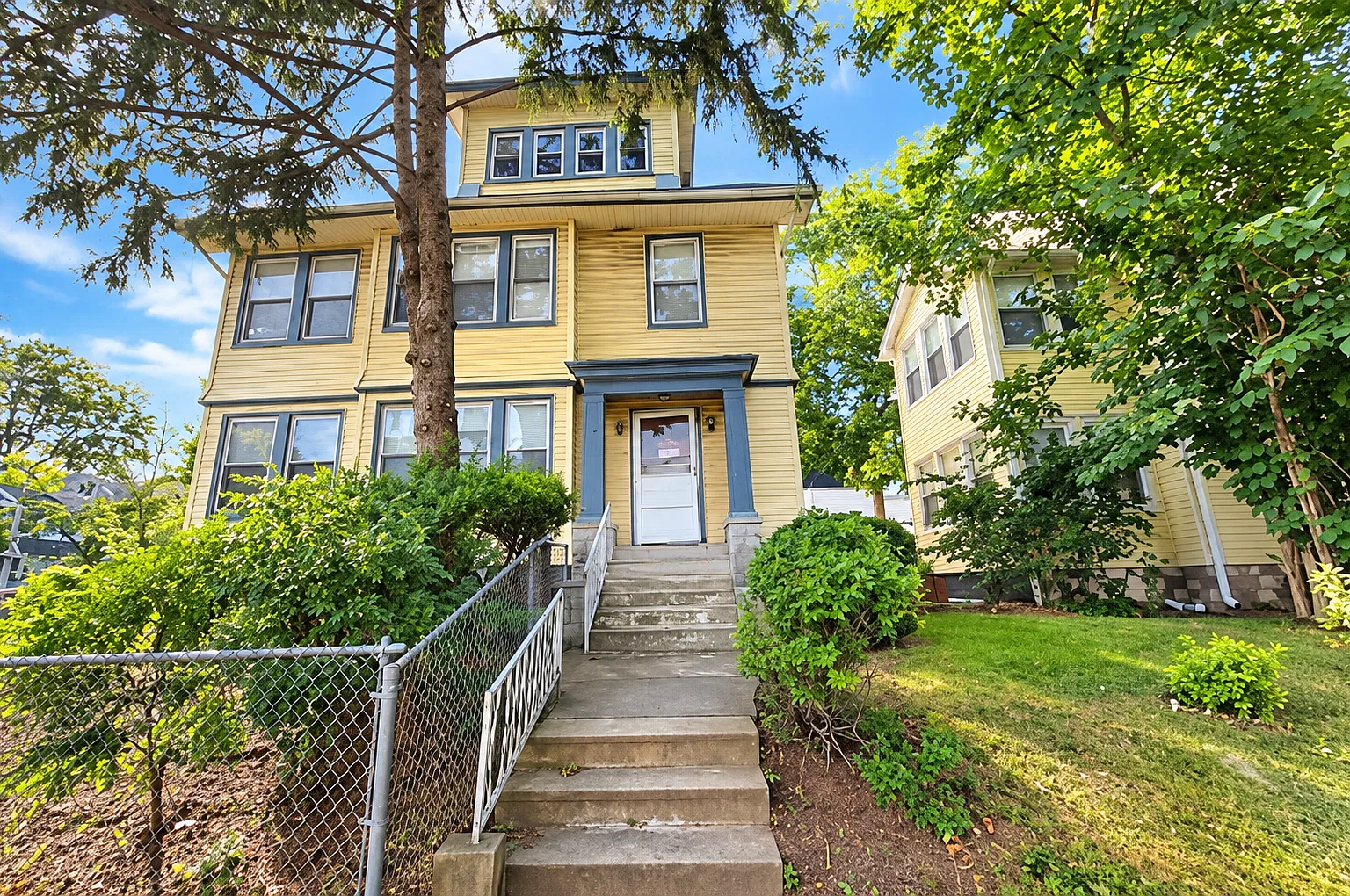 4 bed, 900 sqft, $2,600 — Photo 1
