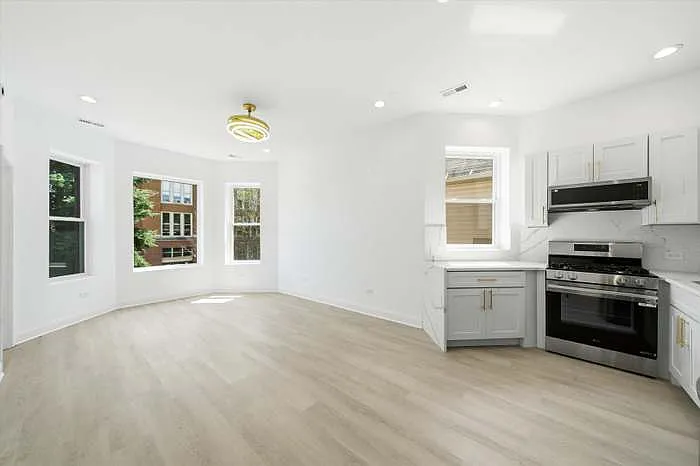 4 bed, 1200 sqft, $2,050 — Photo 3