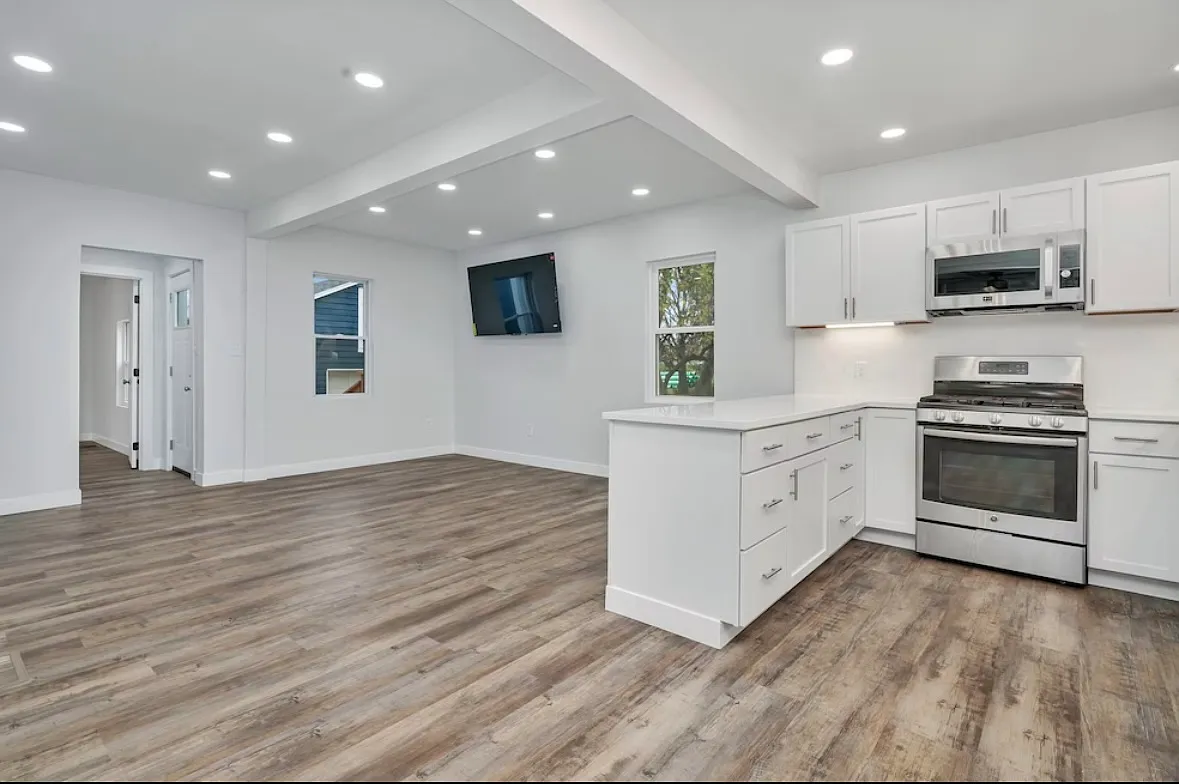 3 bed, 1340 sqft, $2,250 — Photo 2