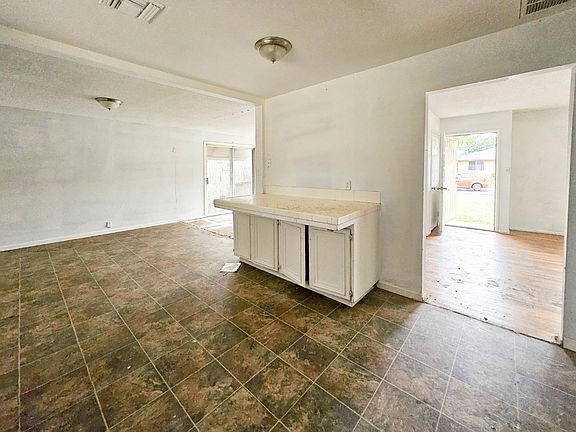 4th image of 2416 Roble Ave