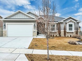 3903 E Hollow Crest Dr, Eagle Mountain, UT 84005