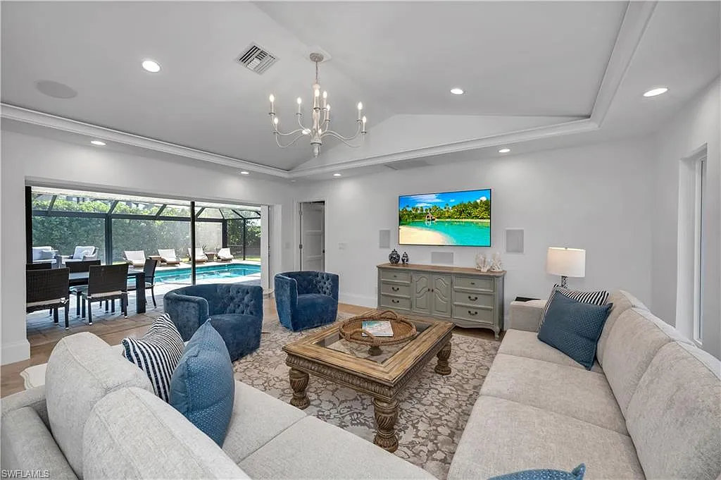 3 bed, 3.0 bath, 2286 sqft, $34,500 — Photo 2