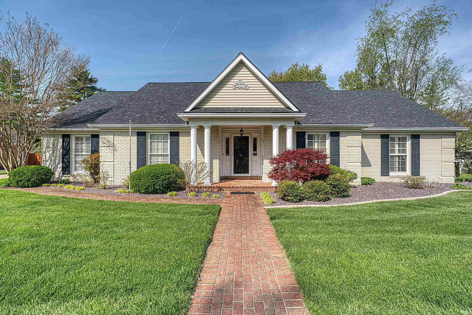 461 E Meade Dr photo 1