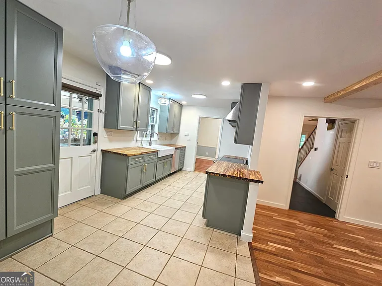 615 Kings Rd — Photo 16