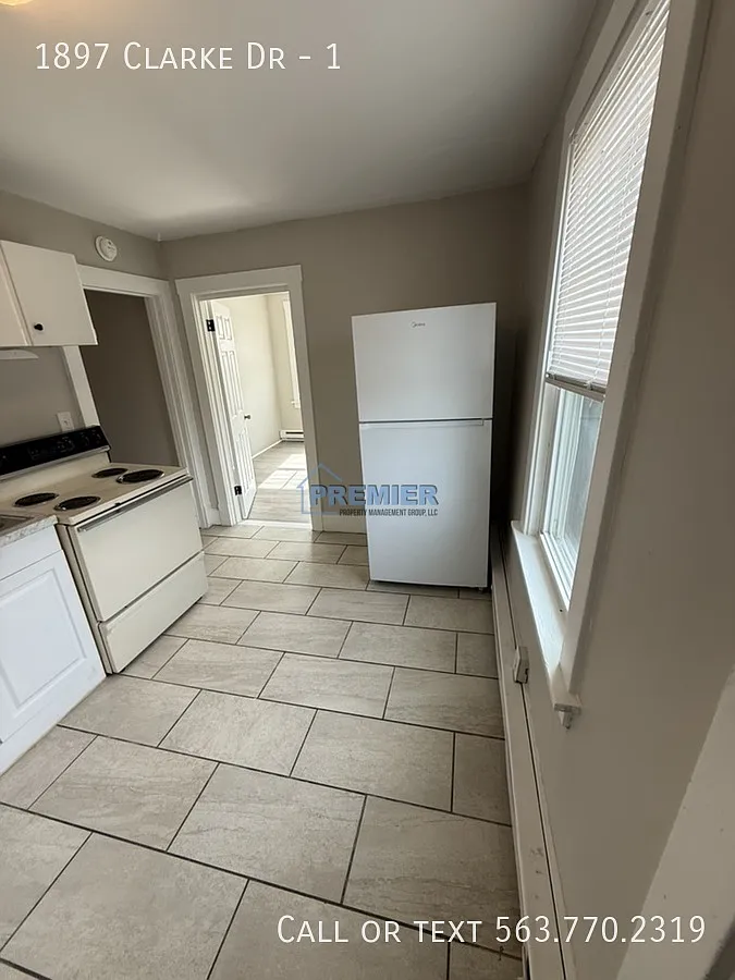 3 bed, 951 sqft, $1,200 — Photo 2