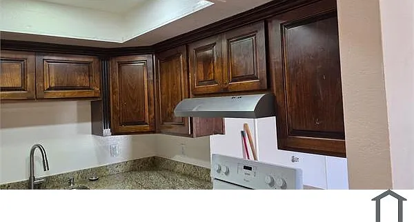 7549 N 47th Dr — Photo 1