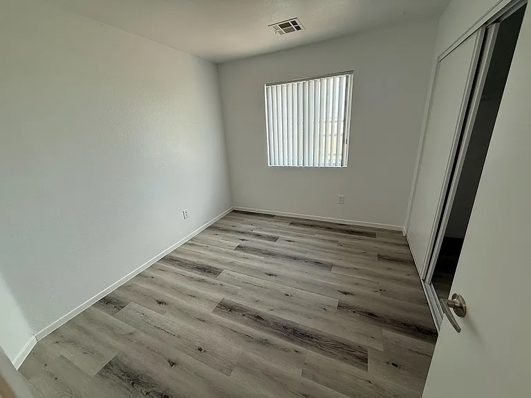 1129 Plantation Ct #0 — Photo 7