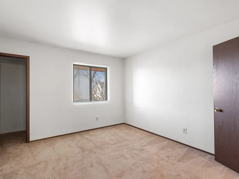 232 Walworth St — Photo 7