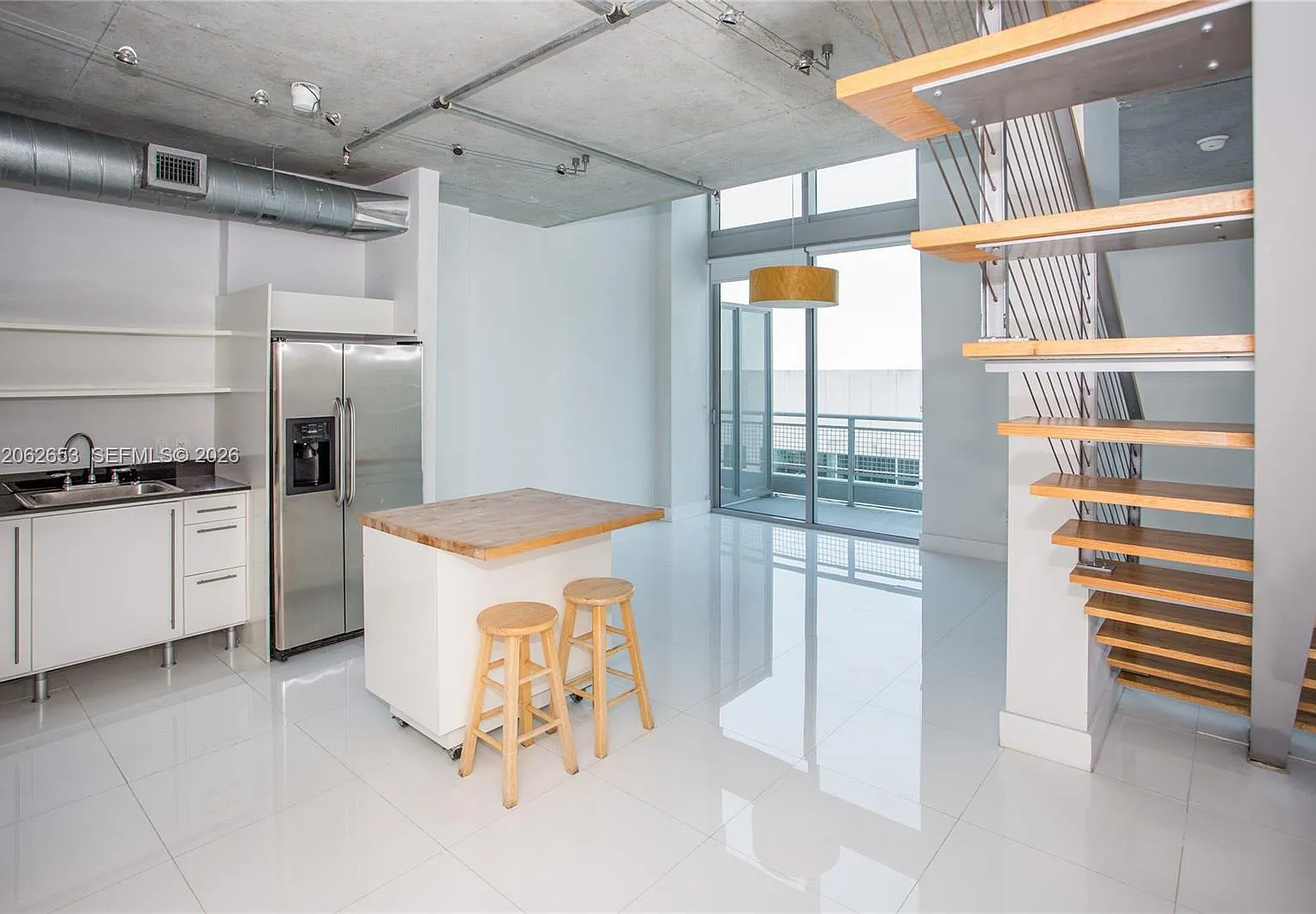 Neo Vertika Condo — Photo 1
