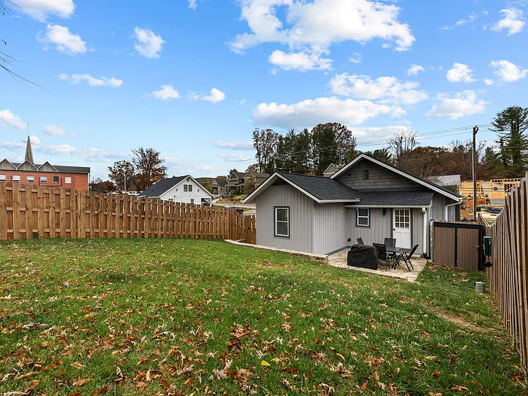 39 Cedar St — Photo 33