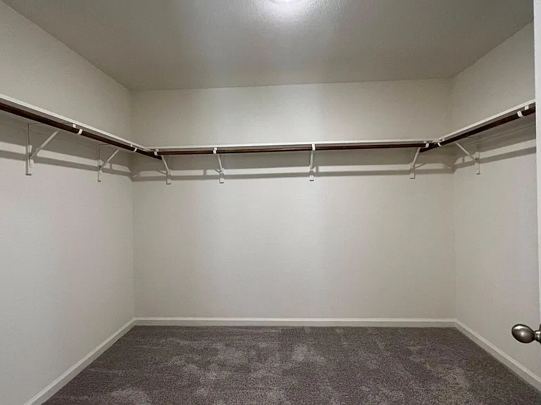 702 Camden Dr — Photo 27