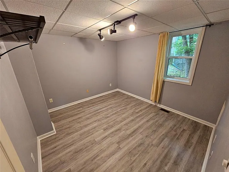 430 Eastbourne Way — Photo 31