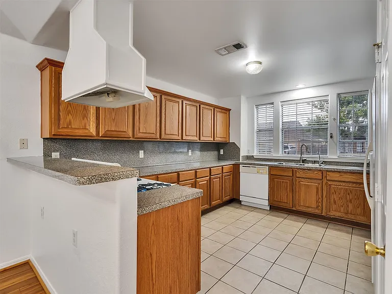 7211 Canda Ln — Photo 9