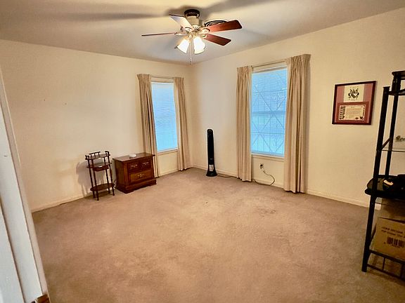 5th image of 4927 HERSHEY DR
