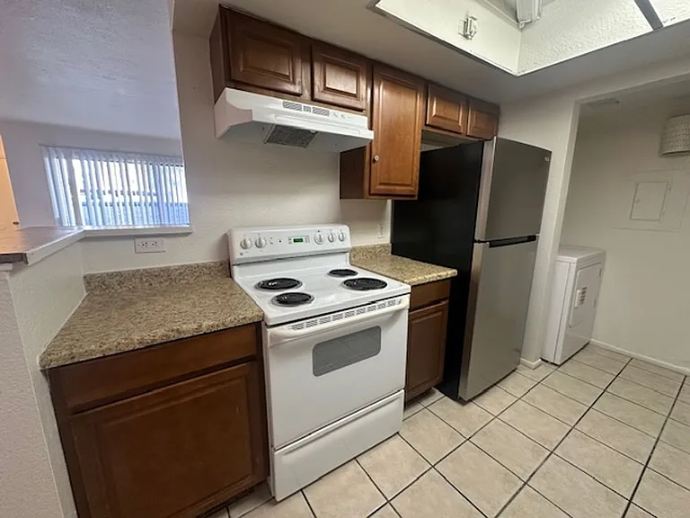 4608 W Maryland Ave #113 — Photo 10