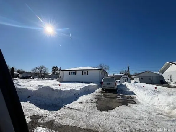 1104 Vincent Dr, Bathurst, NB E2A 3V9