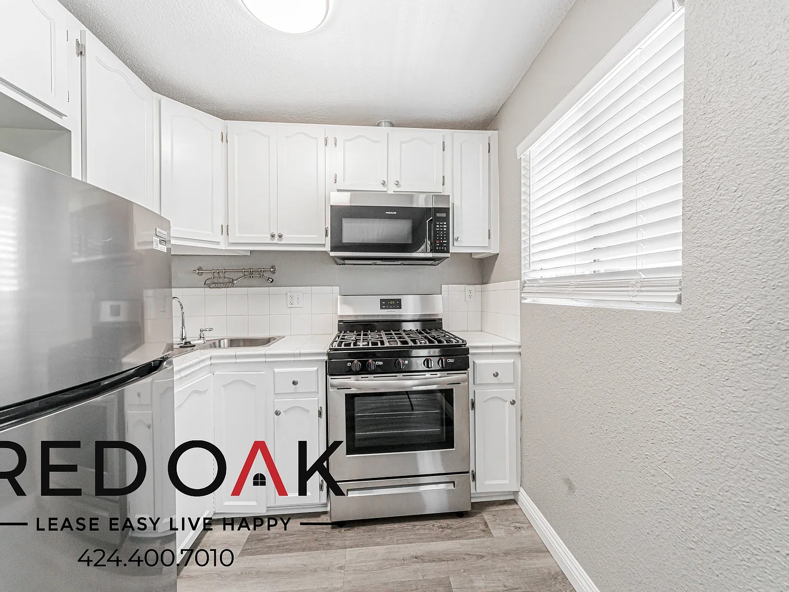 1036 Normandie Ave — Photo 2