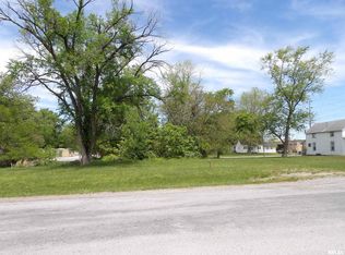 1100 W Washington St, Benton, IL 62812