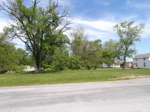 1100 W Washington St, Benton, IL 62812