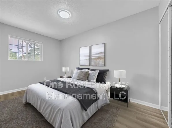 2003 Chateau Dr E, Harrisonville, MO 64701