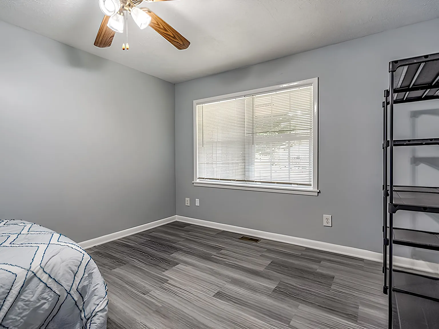 4 bed, 2.5 bath, 1107 sqft, $810 — Photo 2