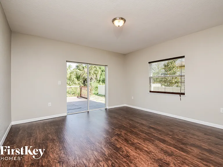 3379 Toluca Ter — Photo 4