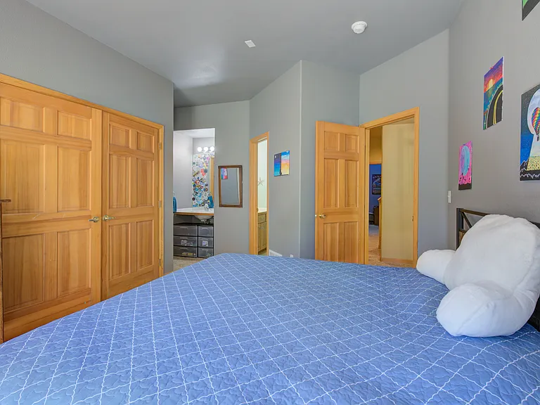 Fourth bedroom.