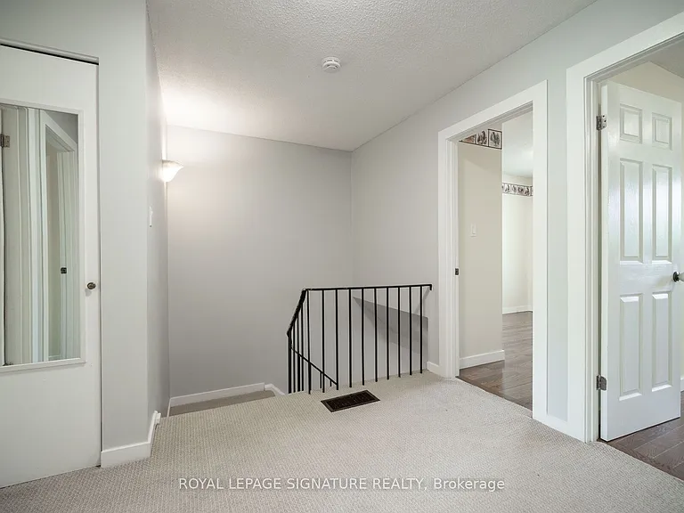 447 Ontario St N — Photo 23