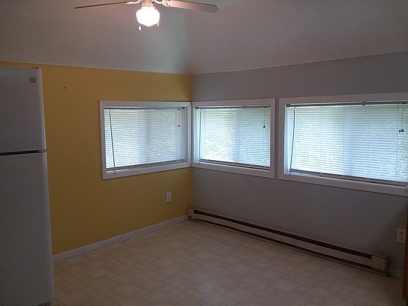 2nd image of 909 Elm St APT 3