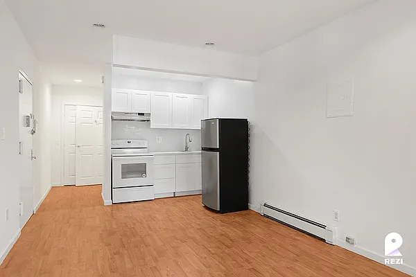 Rented by REZI | media 11