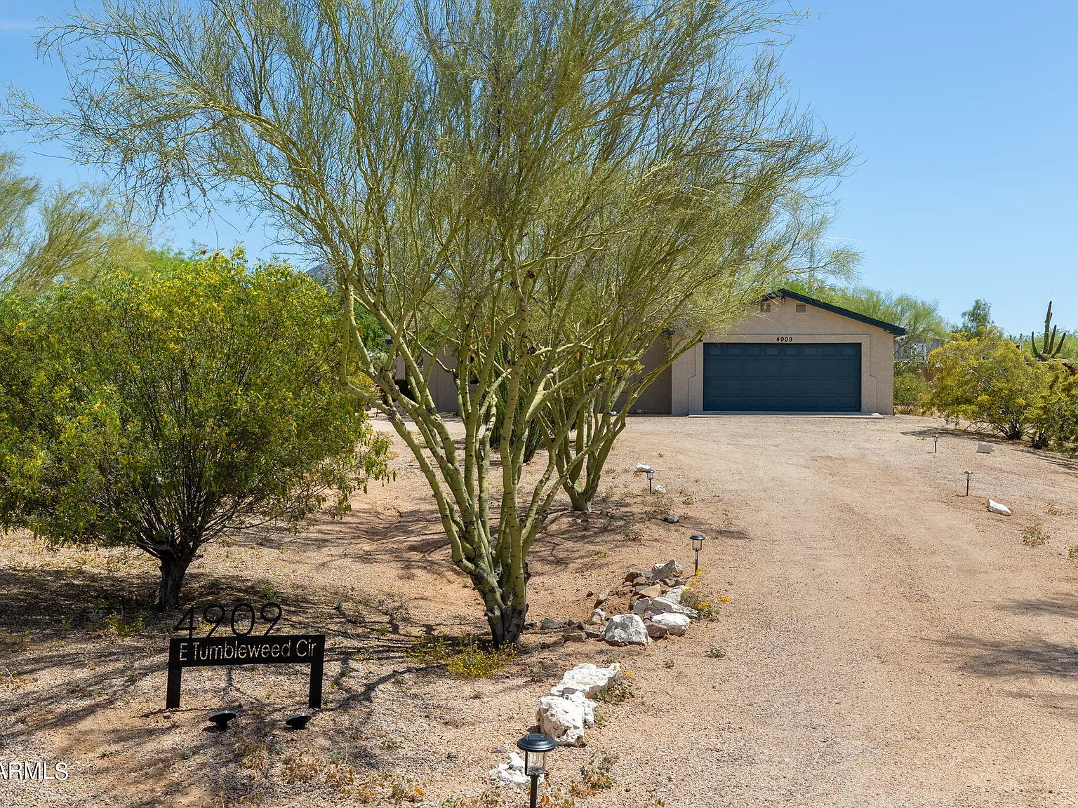 3 bed, 2.0 bath, 1829 sqft, $6,500 — Photo 2